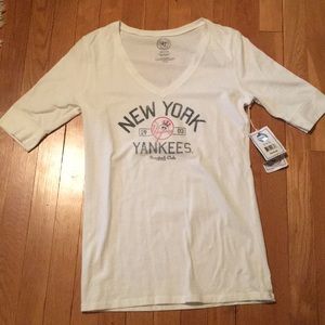 Women’s Yankees T shirt